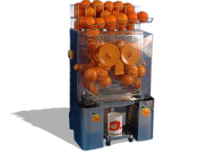 Dessus De Tableau Avec Du Jus Orange De Grenade De Presse Fruits De Zumex De Conducteur Automatique Pour Des Cafes