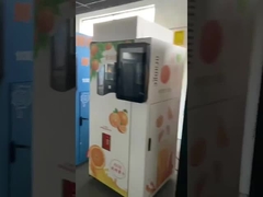 distributeur automatique d'orange du supermarché